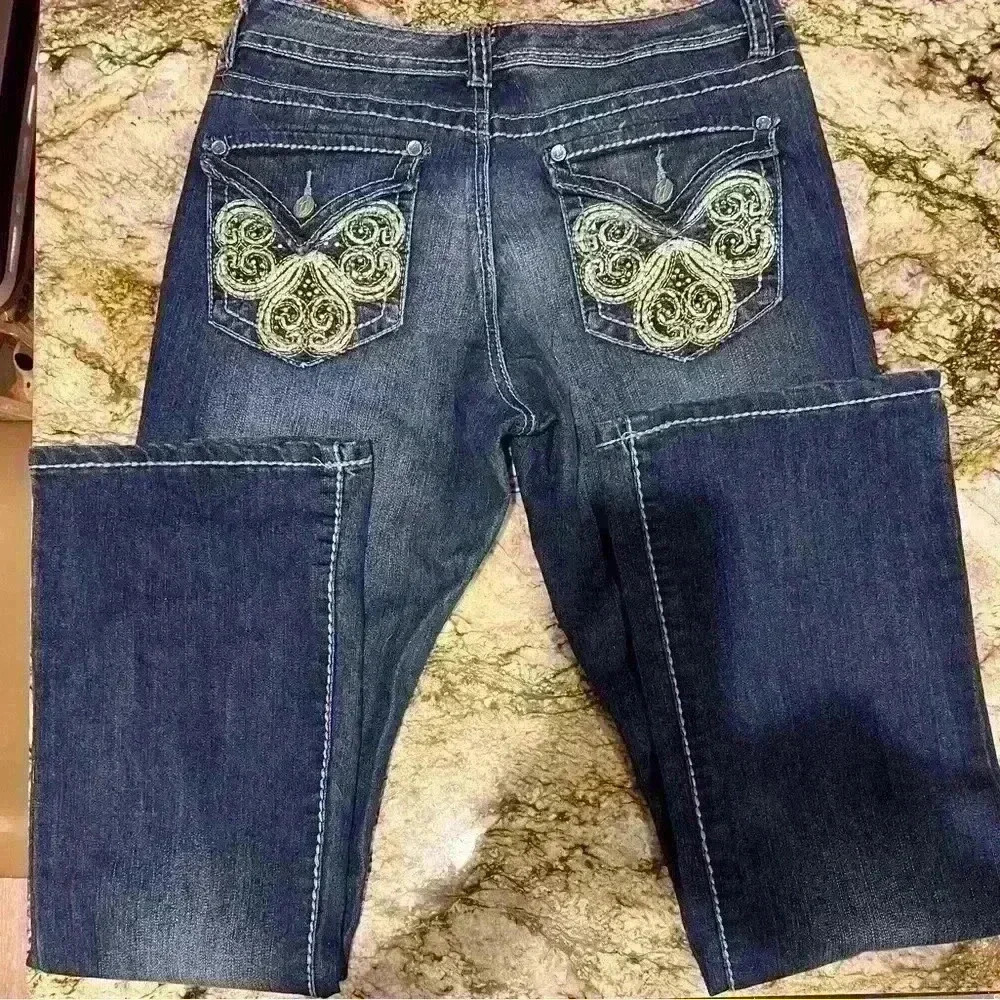 Nine West Jeans, Embroidered Back Pockets & Rhinestones. Size 28/6 - Picture 2 of 7